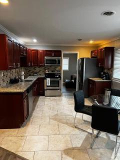 Modern 3 Bedroom Ranch House - 8