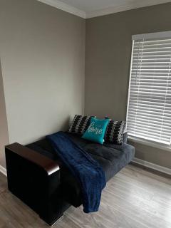 Modern 3 Bedroom Ranch House - Newark - 5
