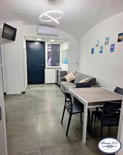Savoia 215 - Azzurra Guest House - Napoli - Naples - 2