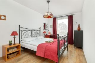 Przestronny Apartament w Krakowie z Biurkiem, Parkingiem i Wanną by Noclegi Renters - 9