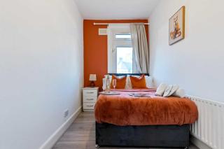 Large 2 Bedroom Pad in South London - 9