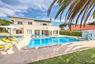 A charming, cosy atmosphere greets you at this impressive villa, located in... - Quarteira - 4