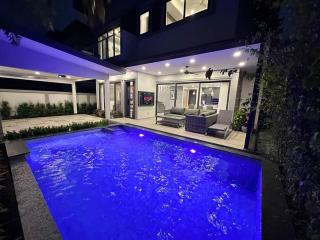 Super Luxury 3 Bedroom Private Pool Villa with Jacuzzi, Near 711, 10 minutes to Walking Street and Pattaya Beach - MT6 - Pattaya - 0
