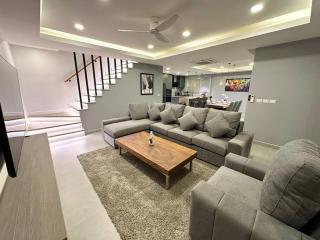 Super Luxury 3 Bedroom Private Pool Villa with Jacuzzi, Near 711, 10 minutes to Walking Street and Pattaya Beach - MT6 - Pattaya - 8