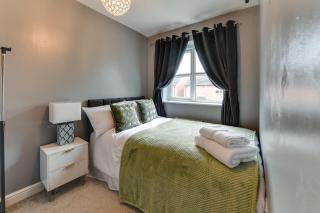 Entire Home in Middleton, Manchester - 6