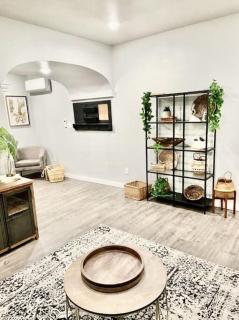 Boho Revival Modern Glam with AC in Downtown Albany - 4