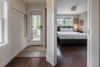The Surfing Cowboy by Seabrook Hospitality - 3