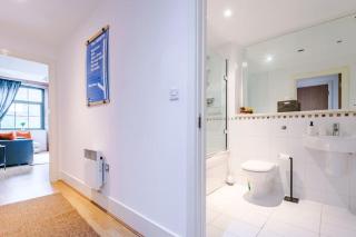 Stylish Central Apartment, Sleeps 4, Smart TV, Next To Deansgate - Manchester - 3