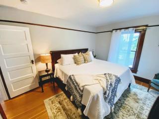 Historical Entertainer 3 Bedroom Townhouse AC PNW - Albany - 1