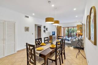 SR9 Luxury Condo Across the Street from Beach - 3