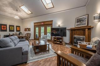 Surrounded By Water, W Hot Tub & Lounges - Miller Lake - 5