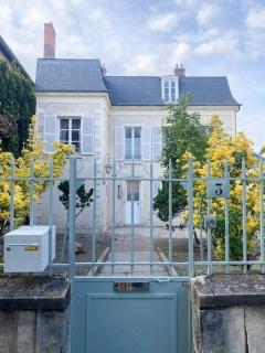 Au pied de la Cathédrale de Bourges - 3