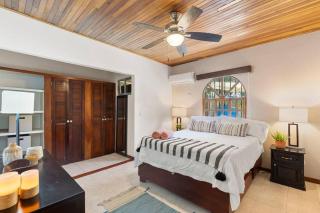 VBM1 Beachside Cottage Steps from the Shore - 2