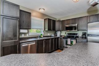 Lakeside Retreat With Hot Tub & Dock - Lion's Head - 4