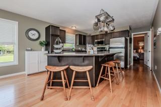 Lakeside Retreat With Hot Tub & Dock - Lion's Head - 2