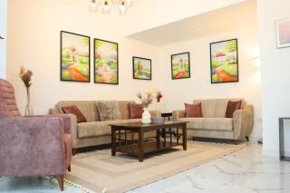 Lovely 3BR Oasis with Pool & Private Parking in Masdar City - Abu Dhabi - 0