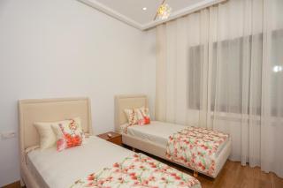 Bright and Cozy New 3 Bedrooms Apartment - 7