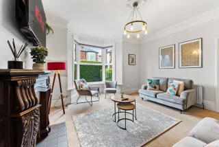 Comfortable 6-BR home, Monthly Savings, Free Parking - 5