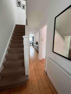 3 bedroom house with off street parking - Bristol - 8