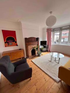3 bedroom house with off street parking - Bristol - 7