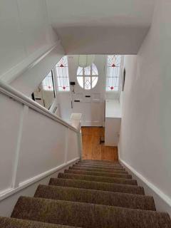 3 bedroom house with off street parking - Bristol - 6