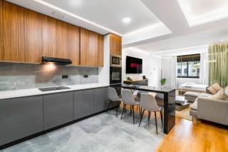 Modern Elegance in City Core - 7