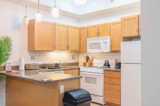 Cozy 3BR Hyde Park Oasis Near UChi, Shops & Dining - Chicago - 1