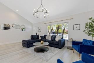 DESIGNER 4 bed 2 bath Private Pool & Spa Home Arcade Gaming Getaway - Rancho Santa Clarita - 6