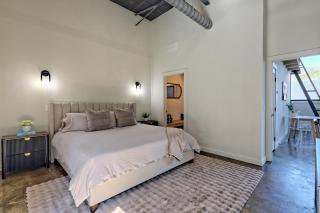 Downtown Clayton Charm Unit 2 - Clayton - 6