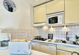 Résidence Le Bec Rouge - joli studio 4 personnes à Tignes ski aux pieds et proche des commerces dans le quartier du Lac. Situé au 6ème étage d'une grande MAE-2125 - 7