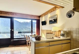 Résidence Le Bec Rouge - joli studio 4 personnes à Tignes ski aux pieds et proche des commerces dans le quartier du Lac. Situé au 6ème étage d'une grande MAE-2125 - 5