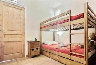 Résidence Le Bec Rouge - joli studio 4 personnes à Tignes ski aux pieds et proche des commerces dans le quartier du Lac. Situé au 6ème étage d'une grande MAE-2125 - 3