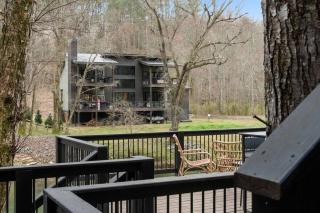 NEW Toccoa River Front - HotTub Fire pit Game Room - Mineral Bluff - 2