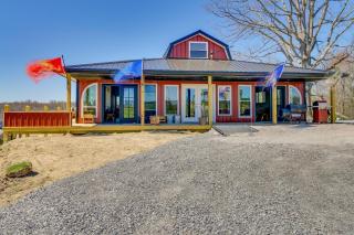 Scenic Ranch House with Fishing Pond! - - 0
