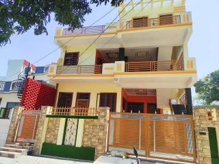 Doon Niwas Homestay Two Bedroom Apartment 1st Floor- Mountain view Cheerful Comfortable Peaceful Central Family-friendly - Dehradun - 2
