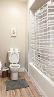 Modern Apartment in Trendy Area - 5