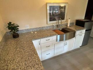 Amazing Location - Walk Across To North Hills - Raleigh - 9