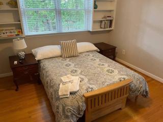 Amazing Location - Walk Across To North Hills - Raleigh - 7