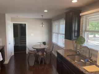 Amazing Location - Walk Across To North Hills - Raleigh - 6
