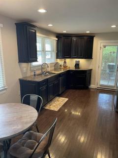 Amazing Location - Walk Across To North Hills - Raleigh - 4
