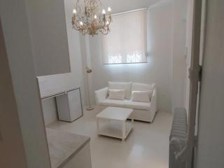 Stylish Small Apartment in Pagkrati Close to Metro - Atene - 0