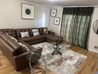 Unique 3 Bedroom 10 mins from EWR Airport NYC - Newark - 0