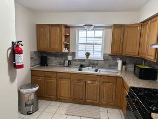 Unique 3 Bedroom 10 mins from EWR Airport NYC - Newark - 6
