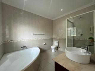 4 Bedroom Elegant House in Bryanston Sandton - 6
