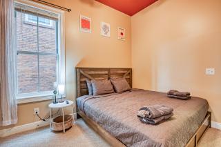 Free Early Check-In or Late Check-Out - Big Yard, BBQ - Summer Getaway near DT, Starland & River St - 8