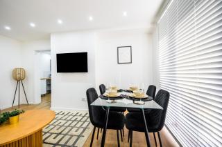 Modern 3 Bed Home, Near Etihad Stadium - Manchester - 2
