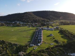 Diamond Island Resort, Restaurant & Bar and Penguin Show - Bicheno - 9