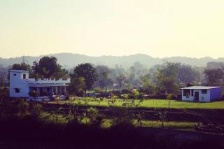 Jera farmhouse & Lakeside stay - 1