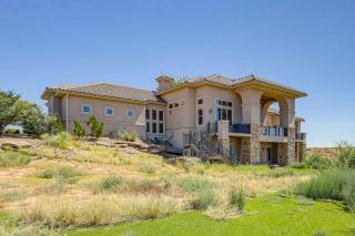 Lakefront Mansion Game Room and Deck in New Mexico! - - 0