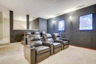 Lakefront Mansion Game Room and Deck in New Mexico! - - 8
